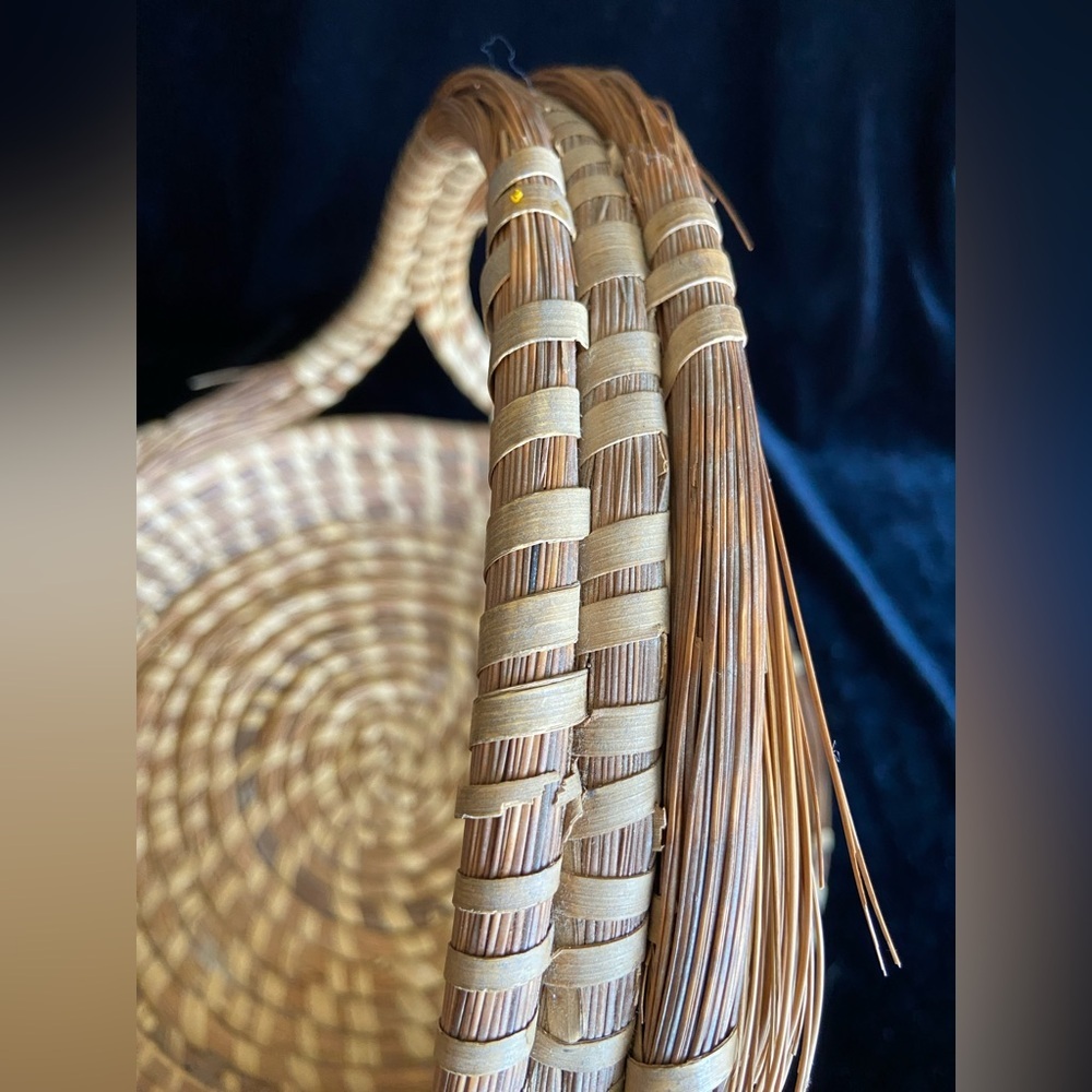 Vintage Sweetgrass Basket With Handle Handmade In Charleston, South Carolina - Picture 5 of 10